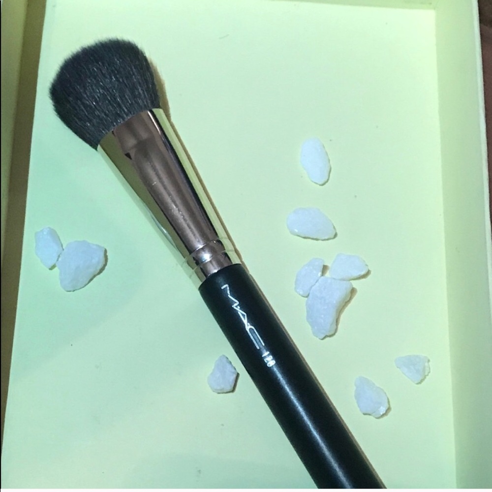 Authentic Mac brush 128